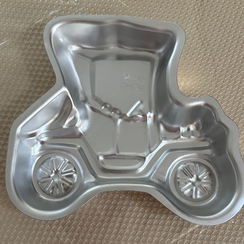 Wilton Silver Cake Pan